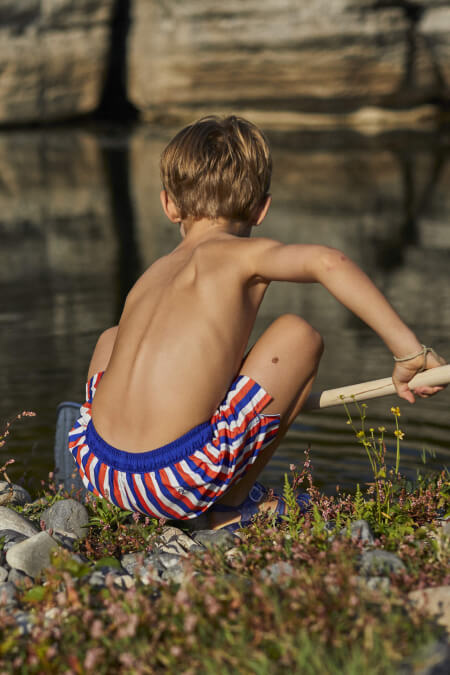 Boy wearing a swimsuit with elasticated belt Meno La Baule