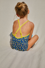 Petite fille portant un maillot de bain une-pièce Java Lemonade