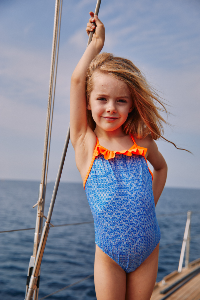 Petite fille portant un maillot de bain une-pièce Java Sky Blue Azulejos