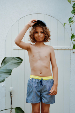 Garçon portant un maillot de bain à ceinture élastique Meno Sunny Azulejos