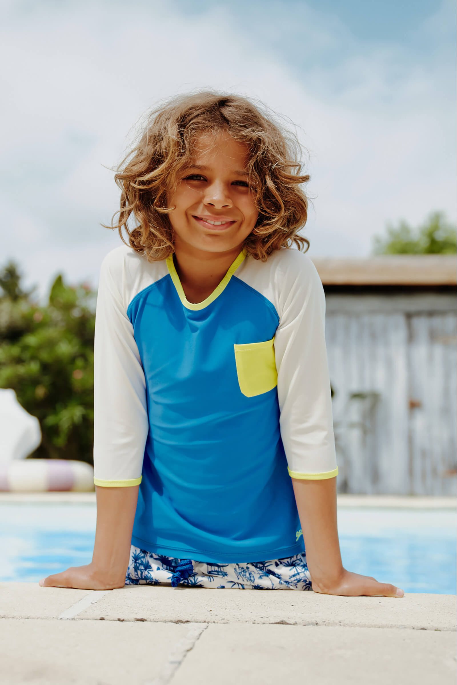 Kid wearing an Anti-UV Top Hortensia